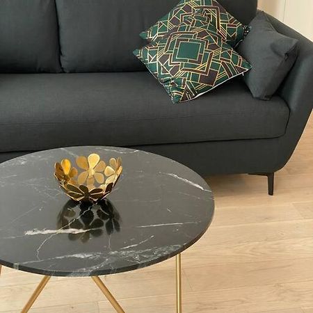 Brand New 1 Bedroom Flat With Parking- 5 Min Paris Pte De Versailles Issy-les-Moulineaux Kültér fotó