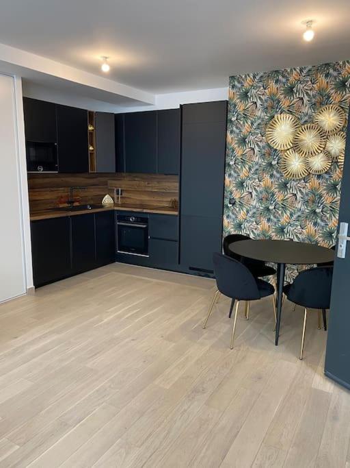 Brand New 1 Bedroom Flat With Parking- 5 Min Paris Pte De Versailles Issy-les-Moulineaux Kültér fotó