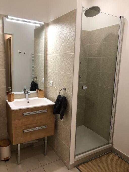 Brand New 1 Bedroom Flat With Parking- 5 Min Paris Pte De Versailles Issy-les-Moulineaux Kültér fotó