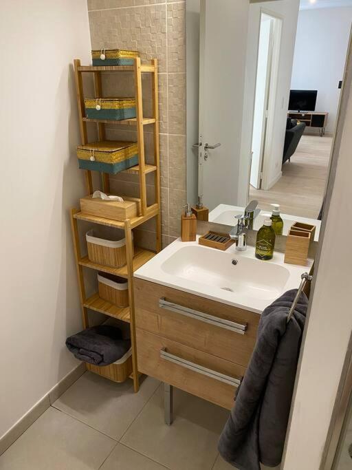 Brand New 1 Bedroom Flat With Parking- 5 Min Paris Pte De Versailles Issy-les-Moulineaux Kültér fotó